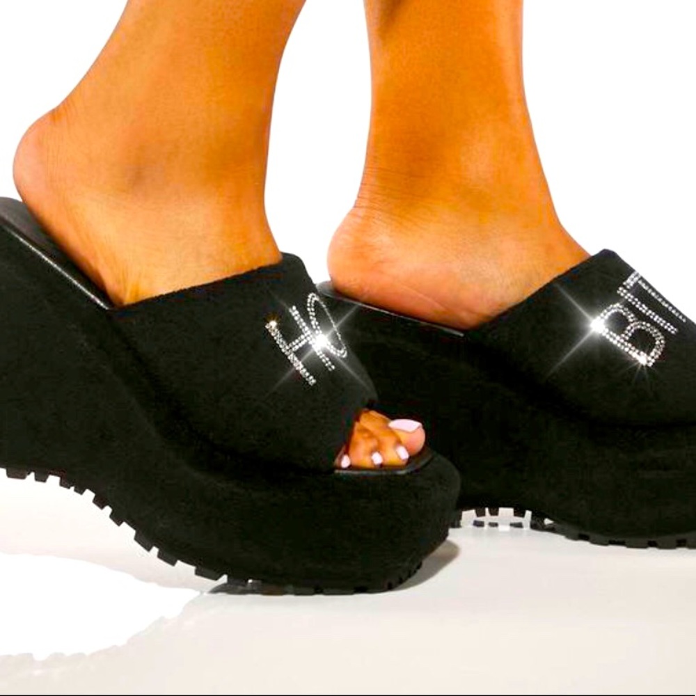 BNIB Dolls Kill “THATS MY NAME” Platform Slides. Rhinestone Upper..SOLD OUT